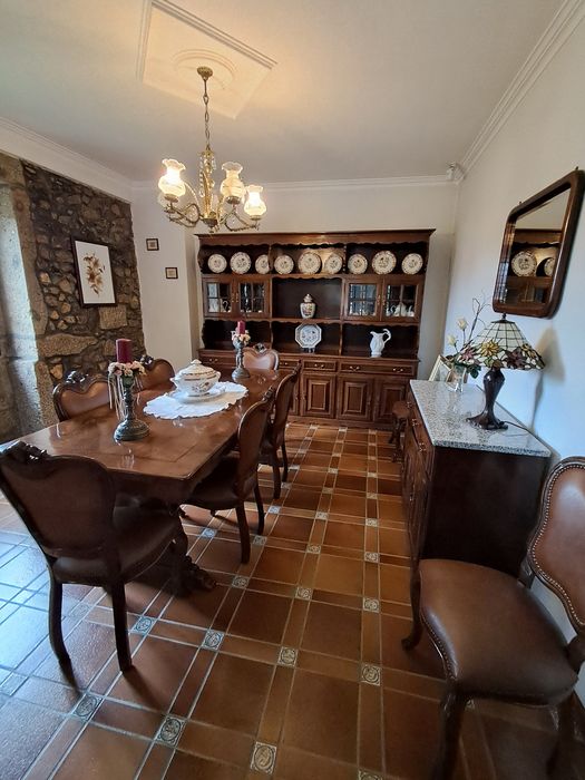 Mobília completa de sala de jantar como nova