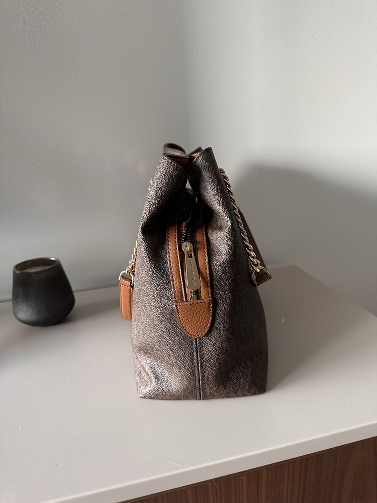 Mala Michael Kors