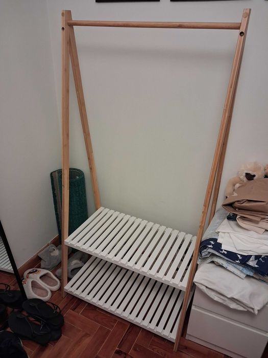 Suporte cabides com prateleiras branco/madeira 149x73x50 em bom estado