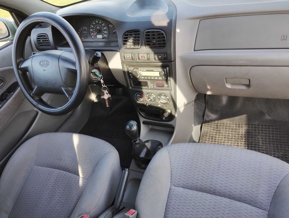 Kia Rio 2001 gasolina em muito bom estado!