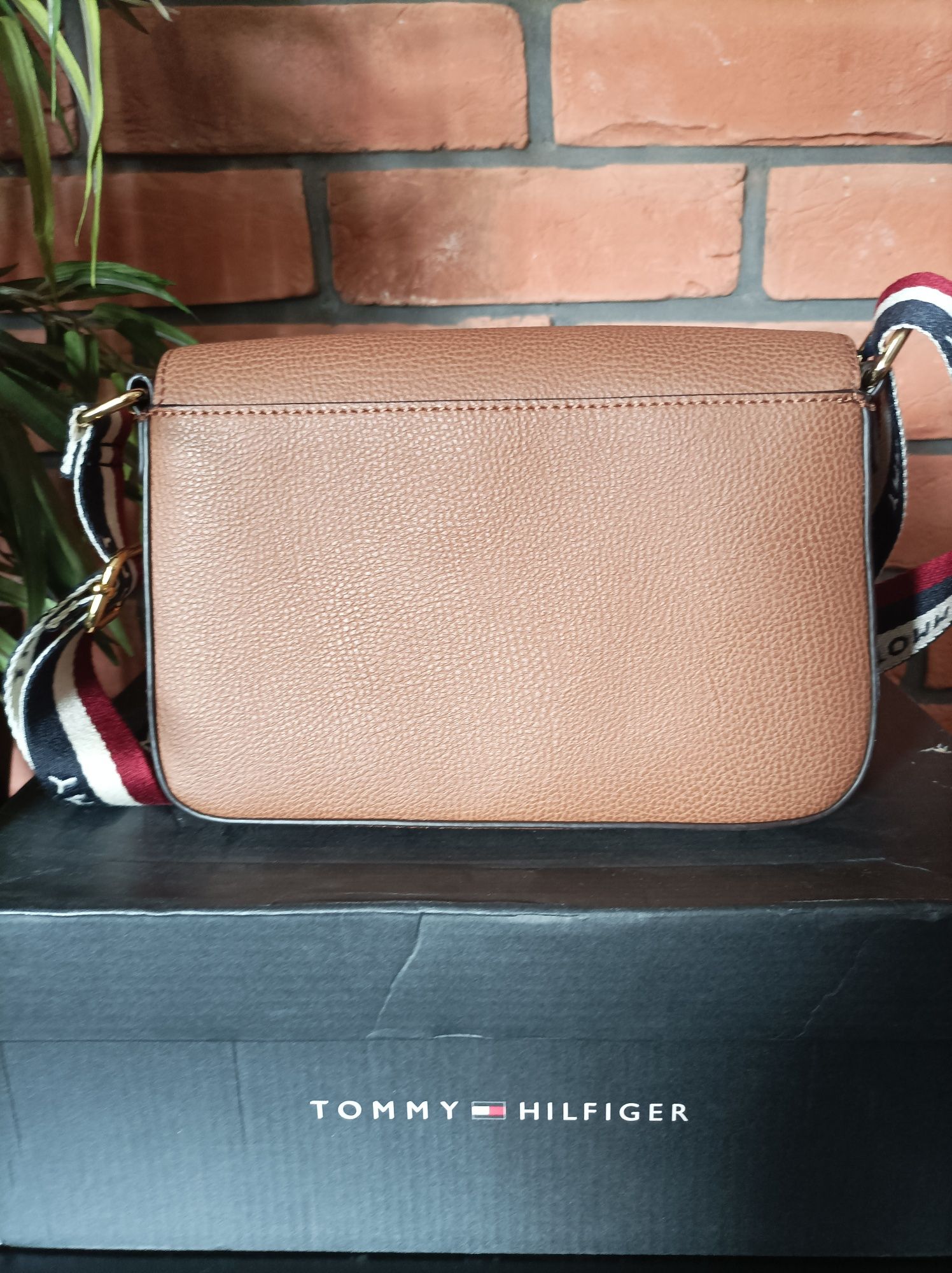 Oryginalna torebka Tommy Hilfiger brązowa otwierana
