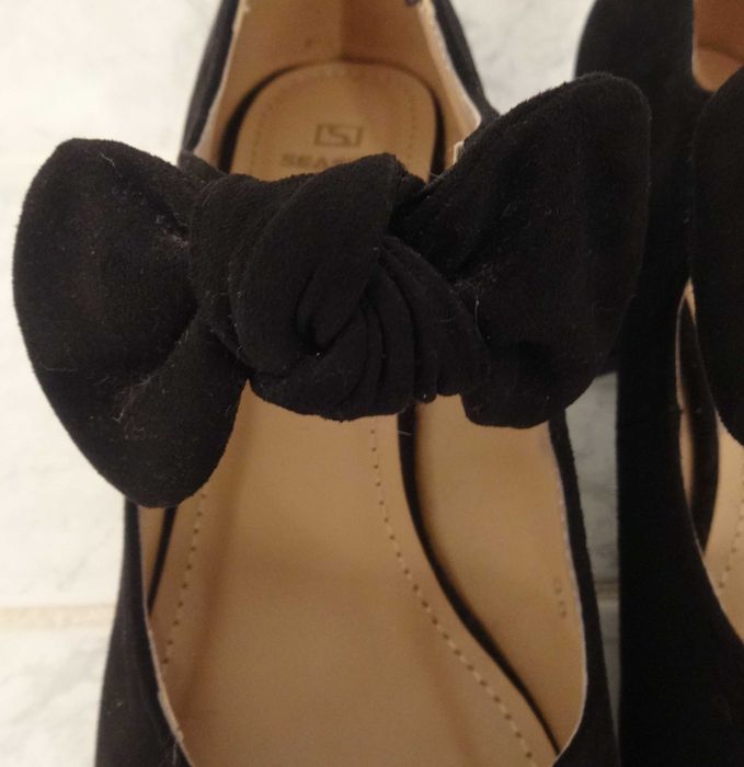 Sapatos Senhora de Tacão e Laço Camurça Preta