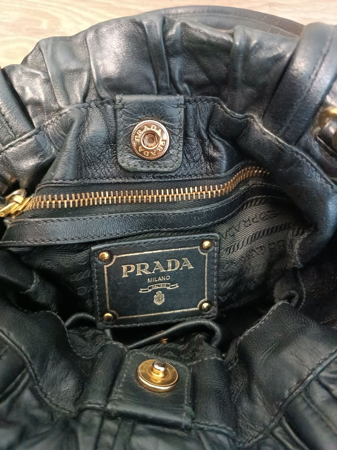 Вінтажна сумка Prada з натуральної шкіри – модель Bow Shoulder Bag
