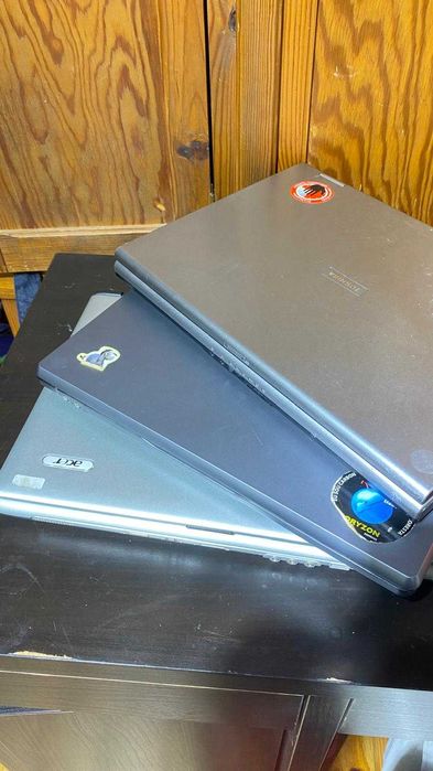 Computador Portatil Antigo -  muito bem estimado e funcional