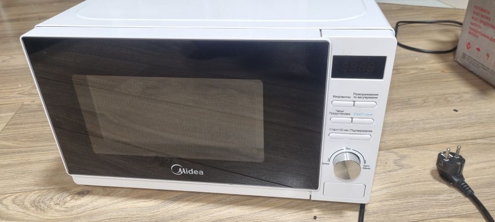 Микрохвильова піч Midea AM720C4E-W