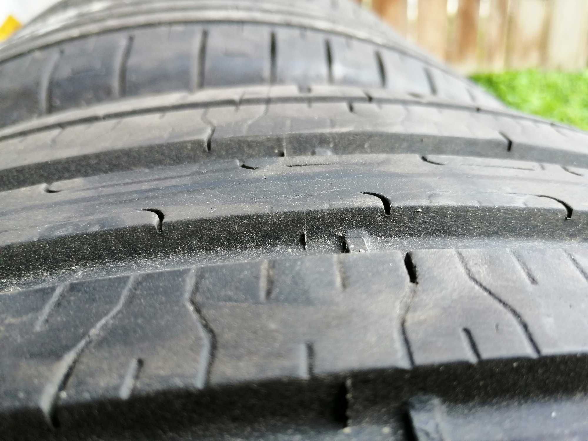 Goodyear efficient grip perfomance 215 50r19 93t