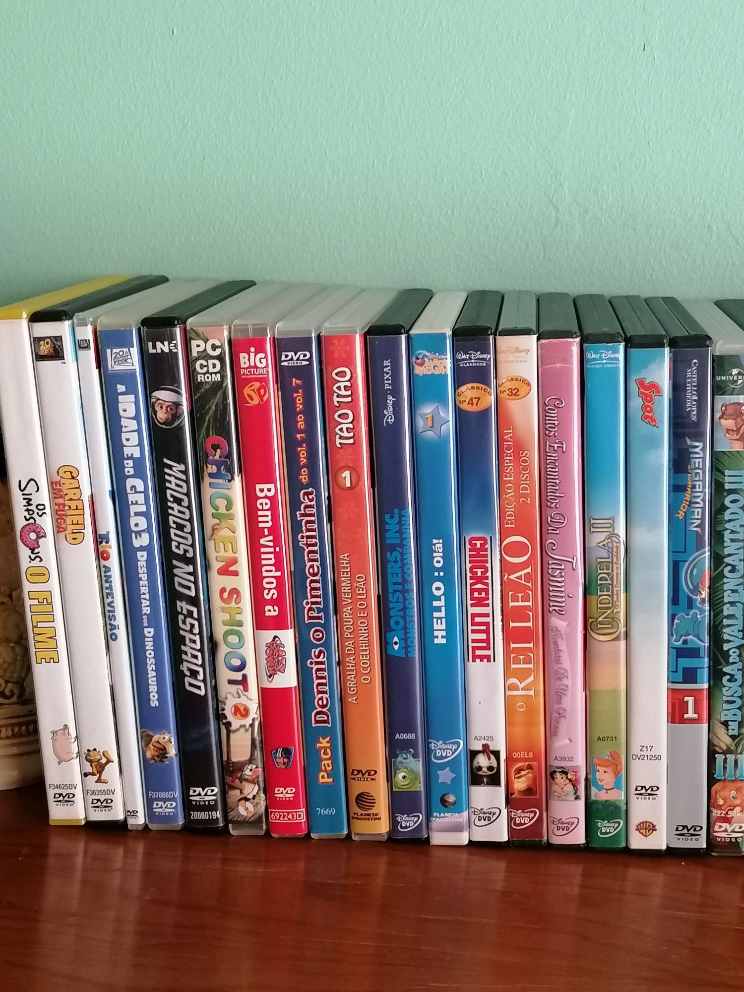Lote +70 CDs infantis filmes e jogos
