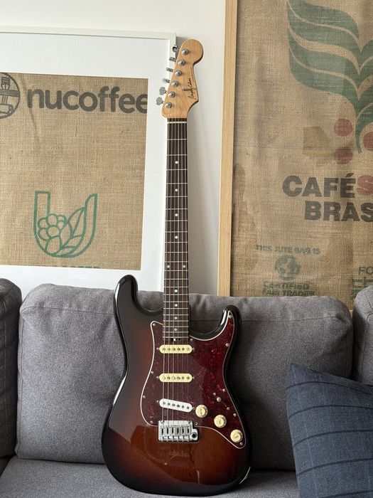 Gitara stratocaster Majesty Customs