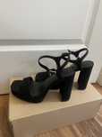 Buty na obcasie NOWE