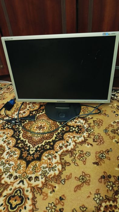 Монитор Самсунг полностью исправен