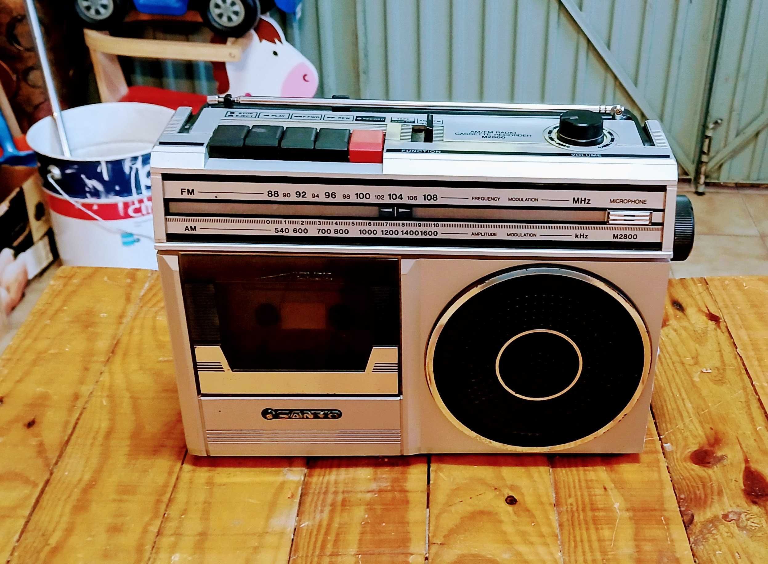 Rádio Sanyo M2800