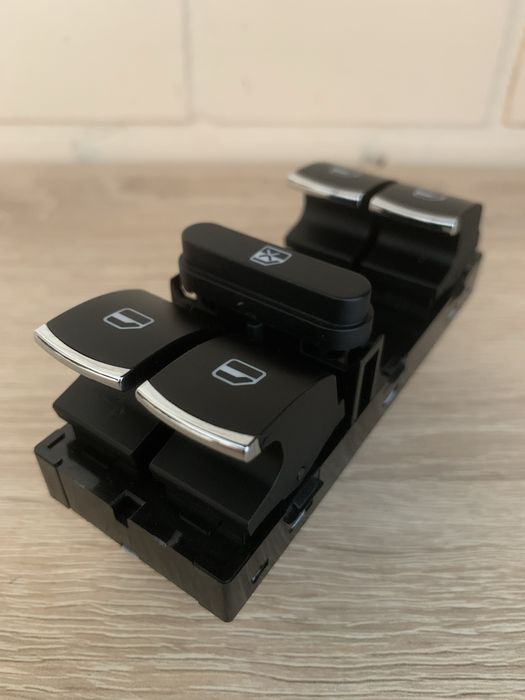 Блок керування склопідйомником VW Jetta Tiguan Golf B6 CC Seat Leon