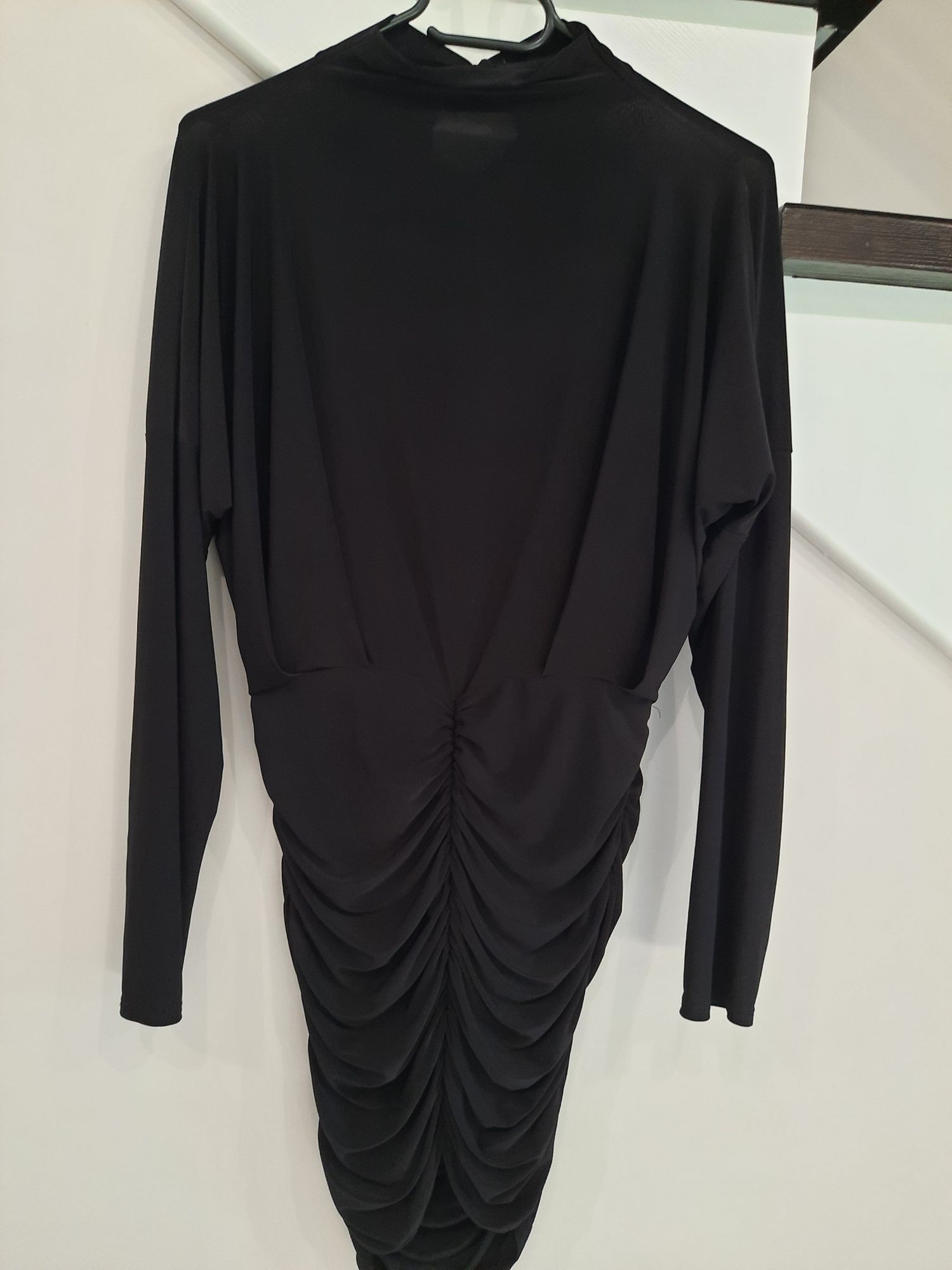 Wysokogatunkowa sukienka drapowana New Collection jakość premium