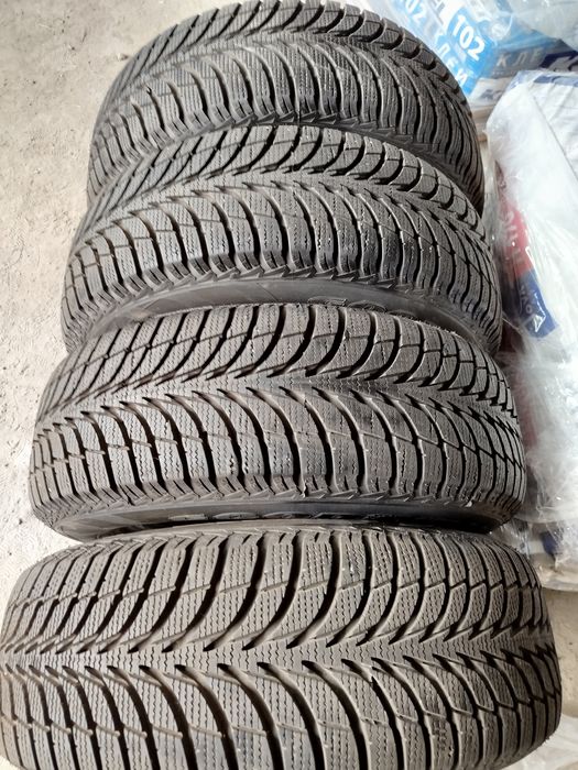 Шини зимові Goodyear 215/65 R16 98T