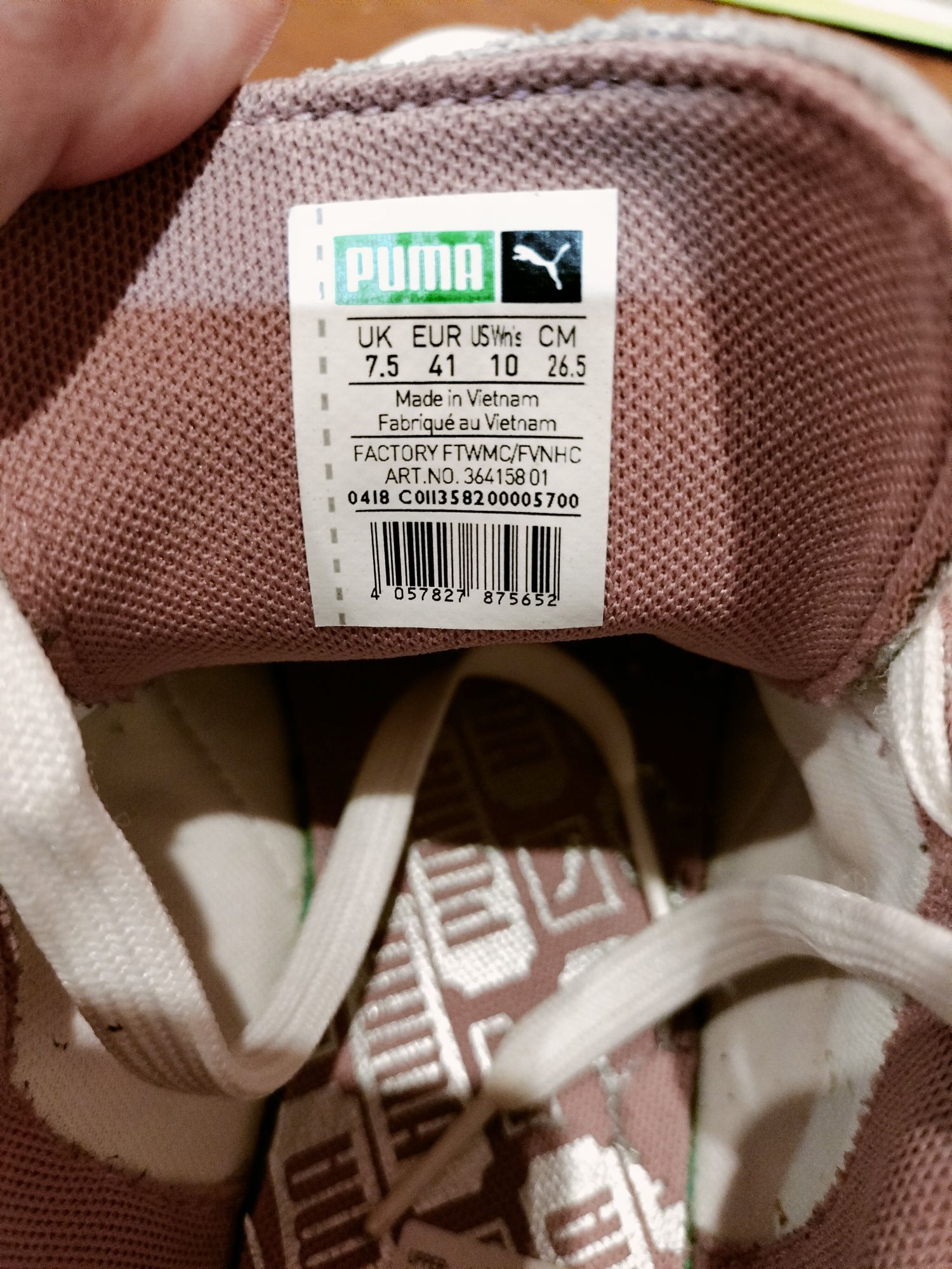 Ténis Puma rosa e brancos