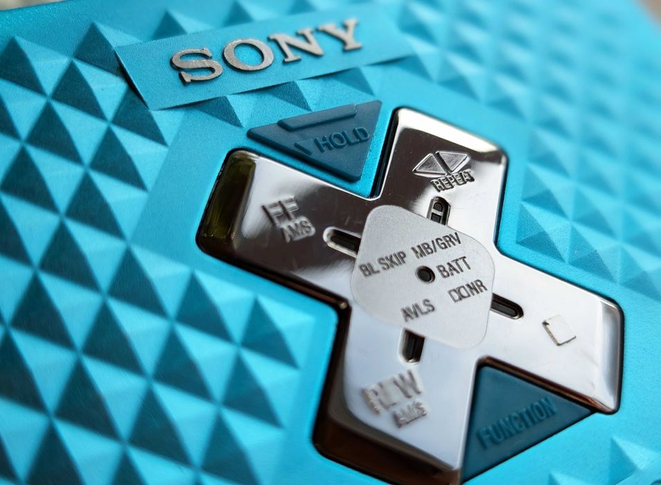 Захоплюючий касетний плеєр Sony Walkman WM-EX 655. Колекція кольорів