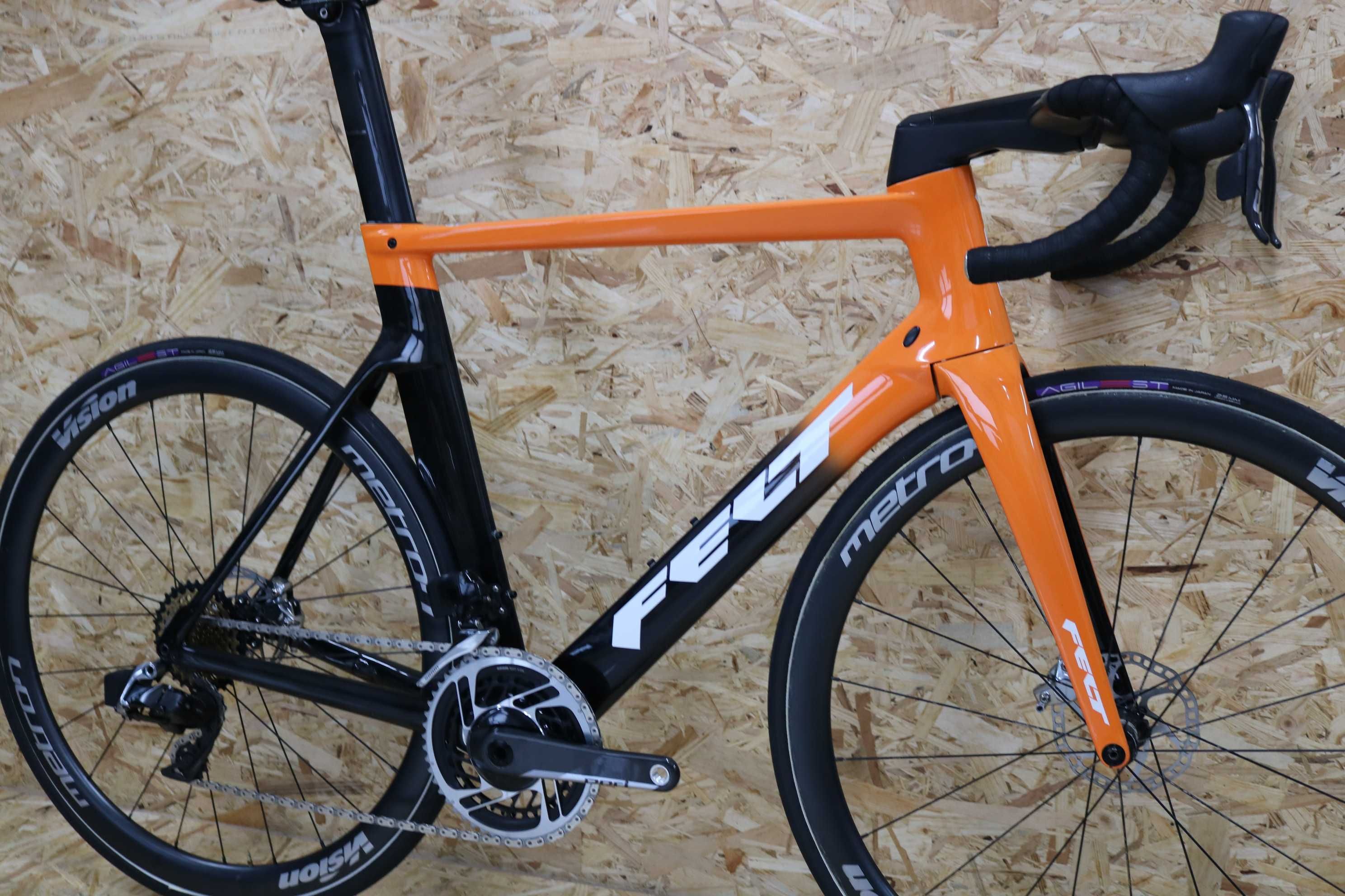 Bicicleta aero / Felt AR / Sram Red AXS