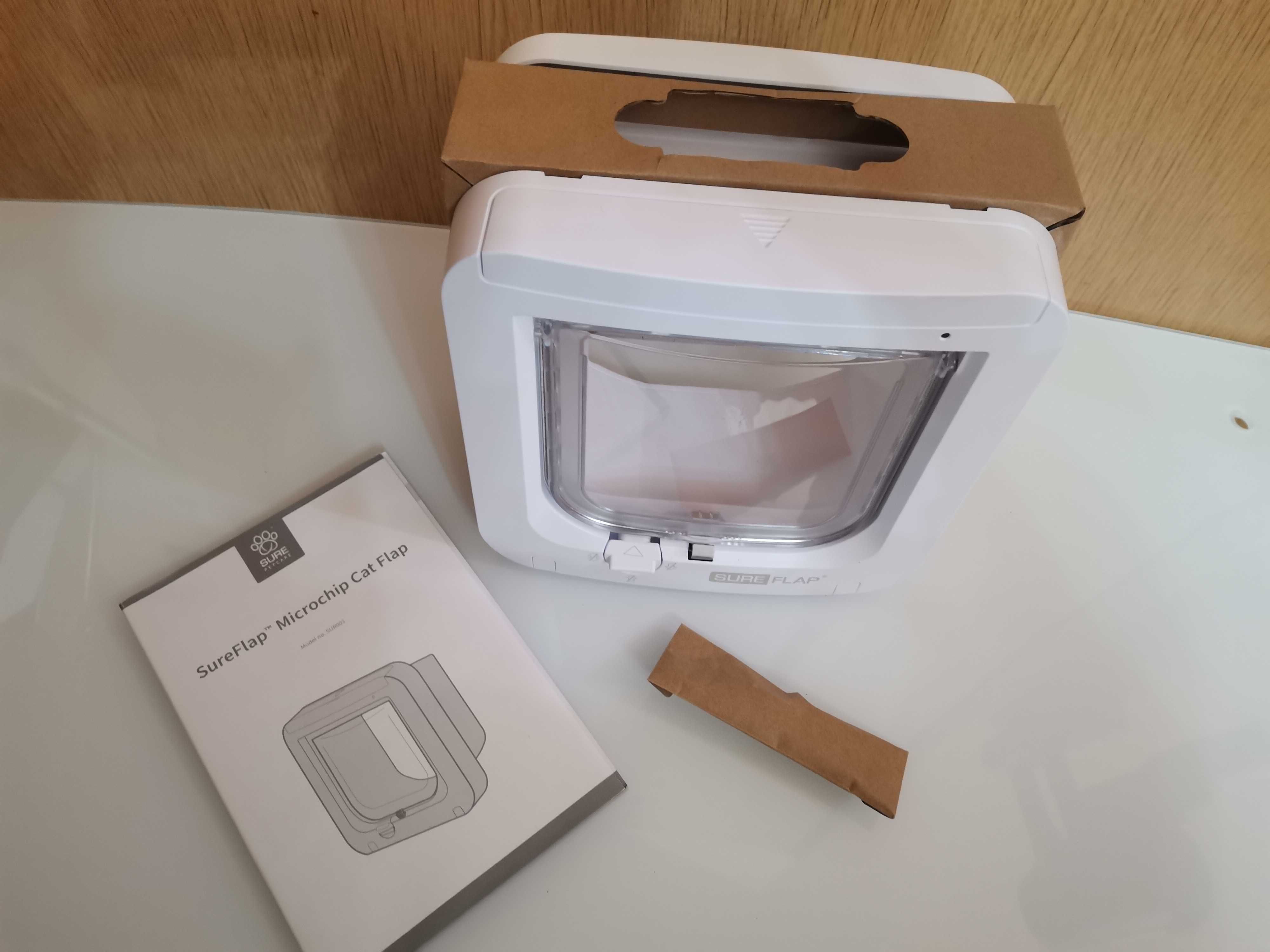 Drzwiczki dla kota Sureflap Microchip Cat door SUR001