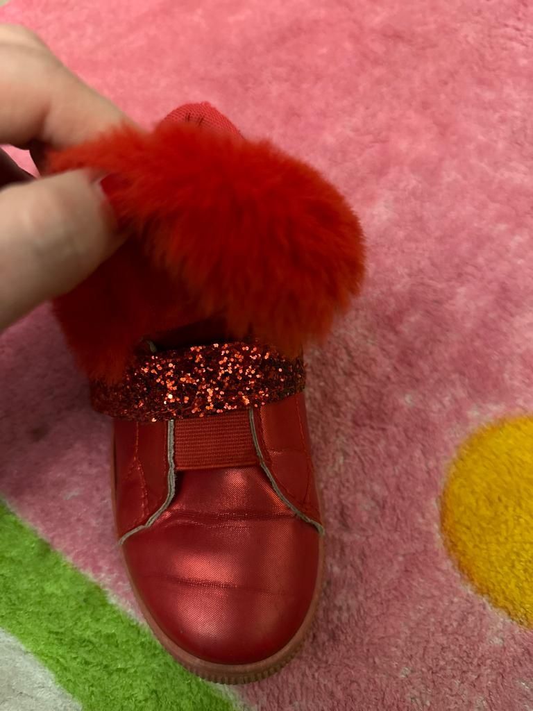 Dziewczęce czerwone trampki z futerkiem buty półbuty