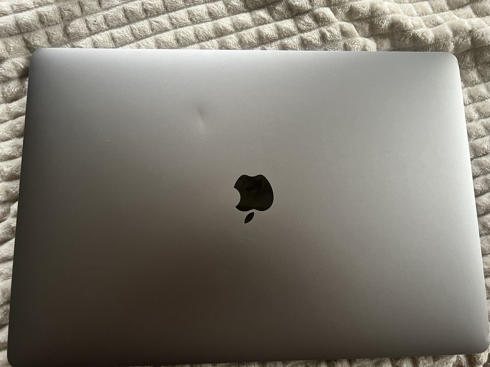 Macbook pro 16 i9 16GB 1TB