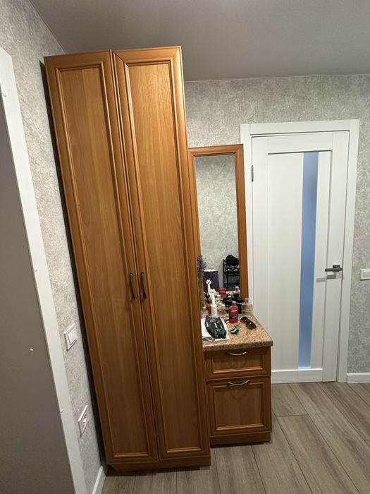 Шафа прихожа з дзеркалом