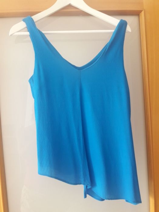 Top com decote em V da Zara