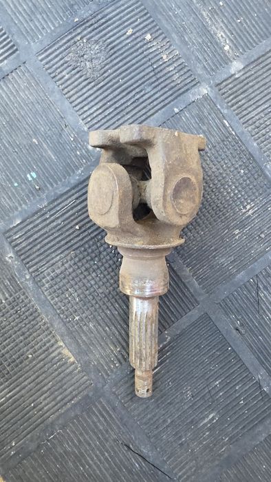 Хрестовина карданного валу