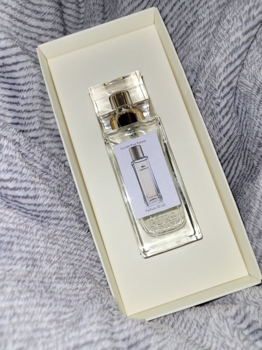 Perfumy Lacoste Pour Femme 50 ml w ponumerowanym flakoniku