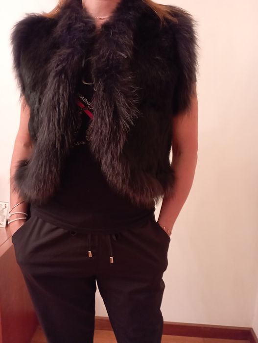Colete de pêlo preto