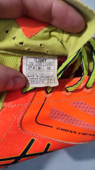 Продам шиповки в гарному стані