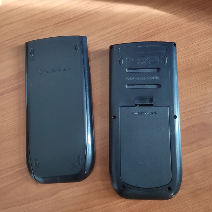 Calculadora gráfica TI-84 Plus com cabos e instruções