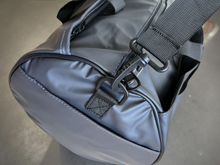 Спортивна сумка чорна, водонепроникна, середній розмір