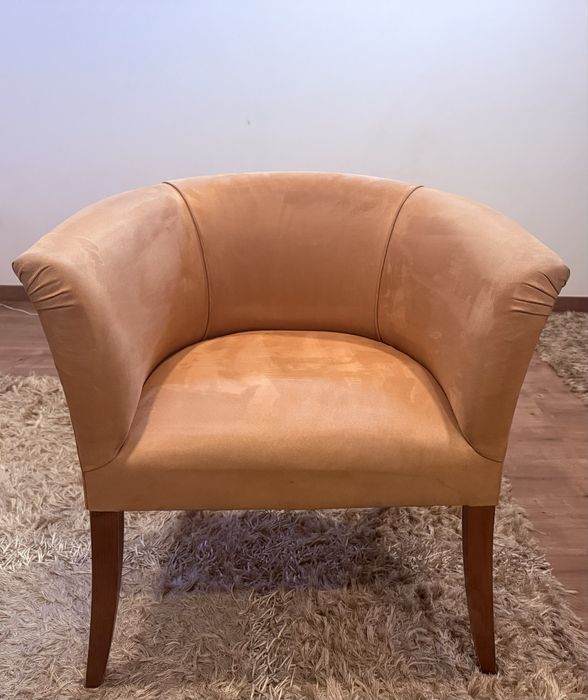 Cadeirao em tecido pele de Pessego