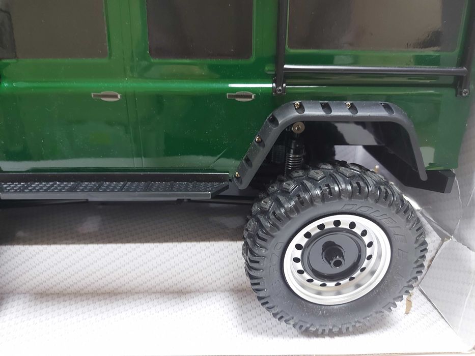 Carson RC 1/8 Land Rover Defender Green RTR Rock Crawler RC35