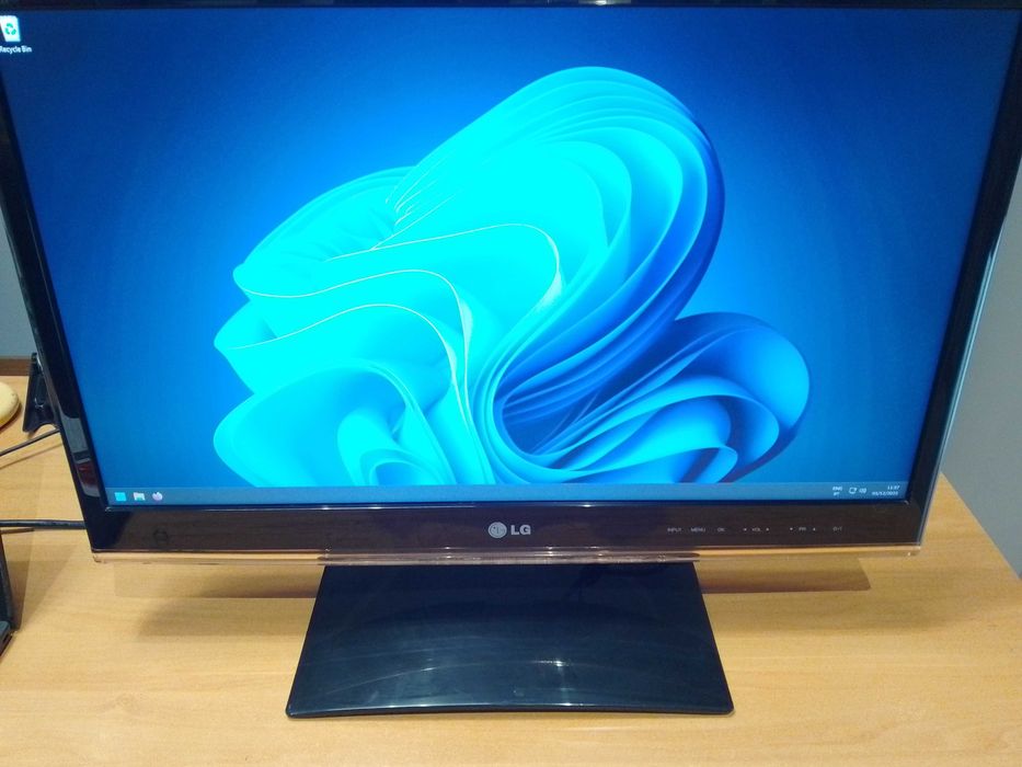Monitor 23" LG M2350D com som