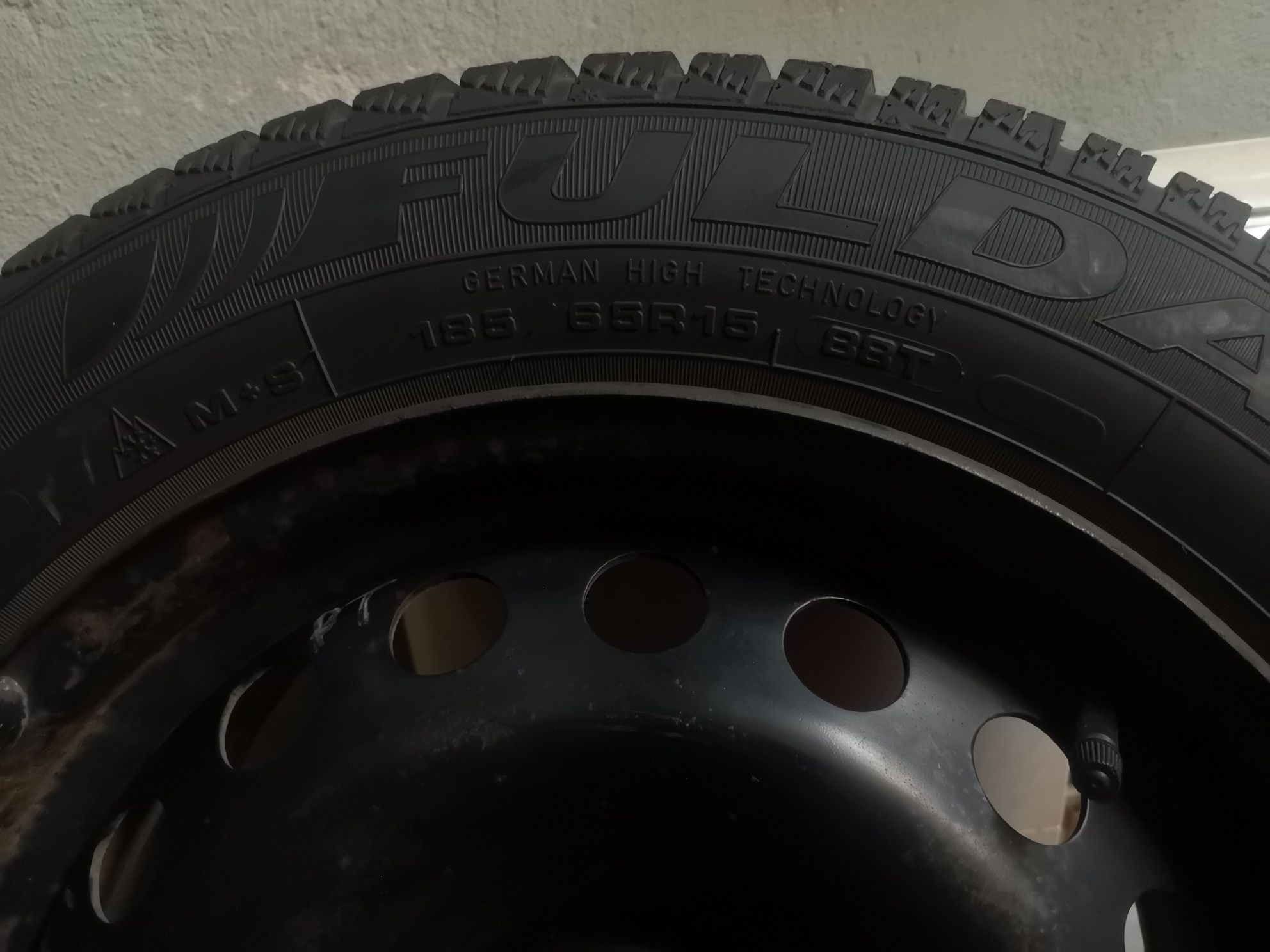Opony zimowe  FULDA z felgami stalowymi 185/65 R15