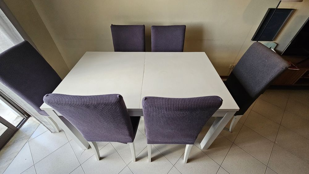Mesa IKEA extensível até 2,20m + 6 cadeiras ikea.