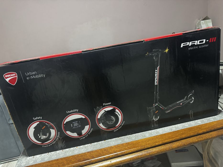 Електросамокат  Ducati PRO-3  електричний самокат