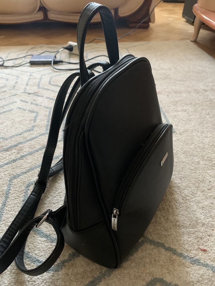 Жіночий рюкзак з напівкруглою кишенею Wittchen чорний