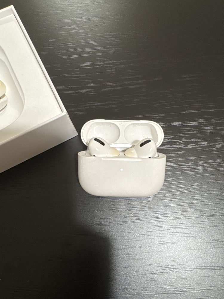 Estojo carregamento AirPods Pro 2 (com auriculares avariados – peças)