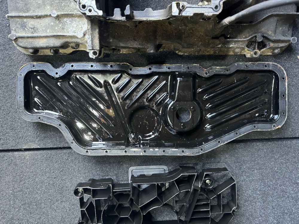 Піддон двигуна мотора 2.7 3.0 TDI масляний поддон картер