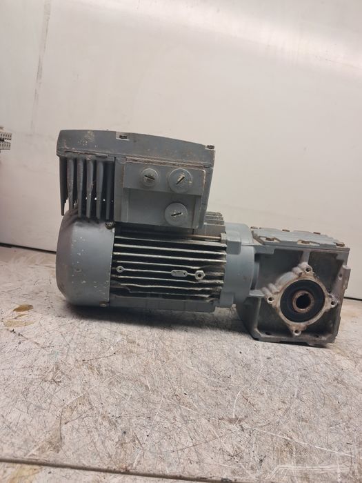 Okazja motoreduktor sew 0.55kw z falownikiem 6 do 140obr