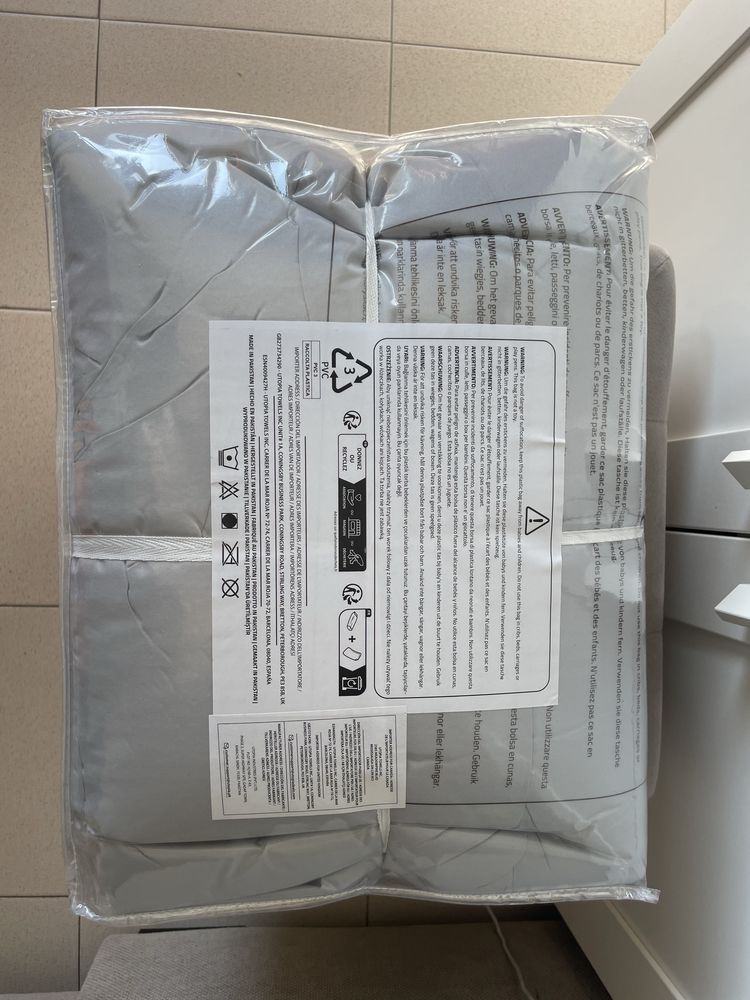 Edredão acolchoado cinza