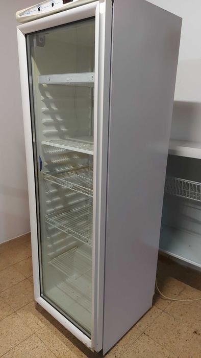 Vitrines e arcas frigorificas para bebidas/ congelados