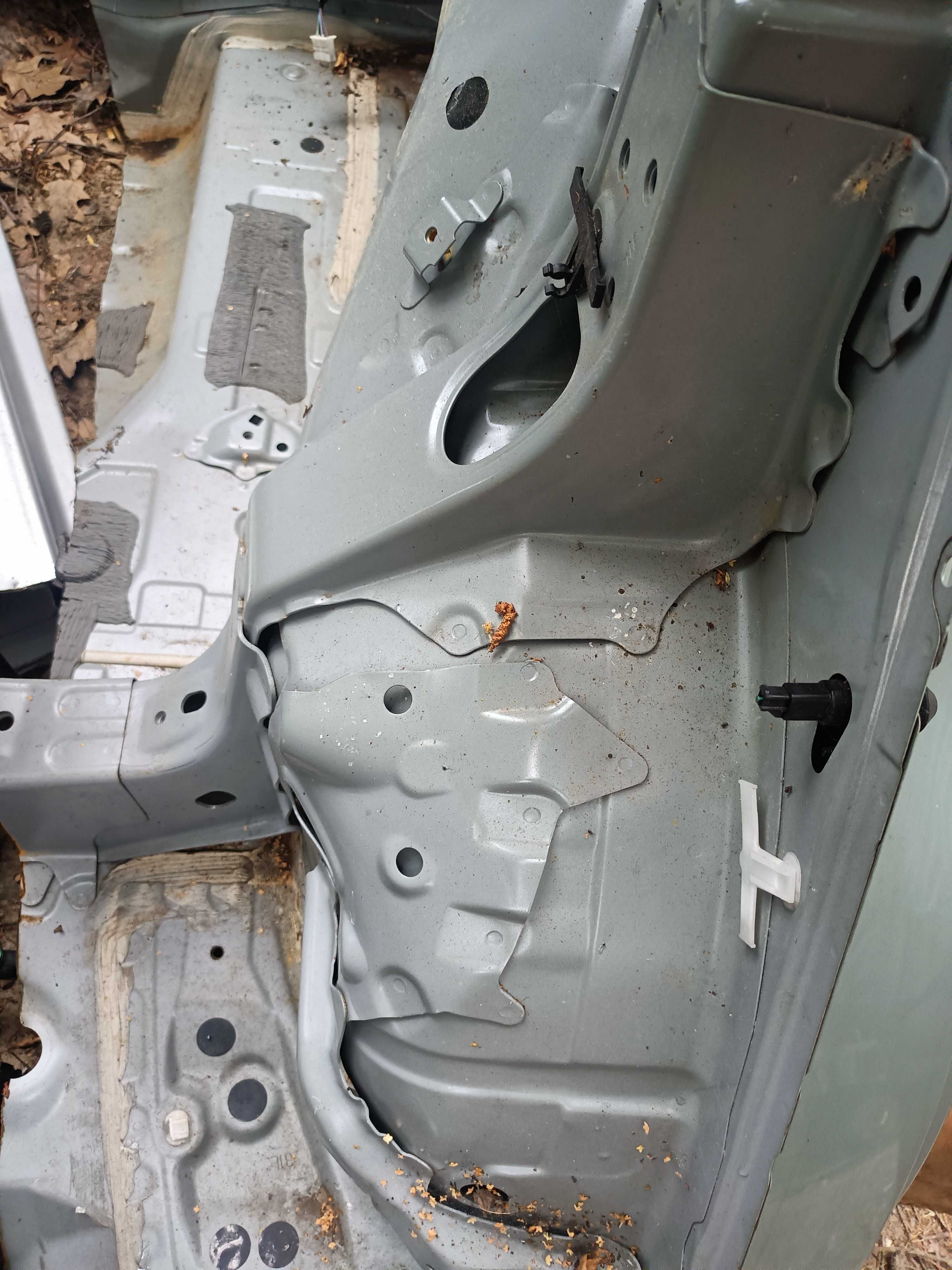 Toyota RAV4 V ćwiartka lewa tył wysyłka transport