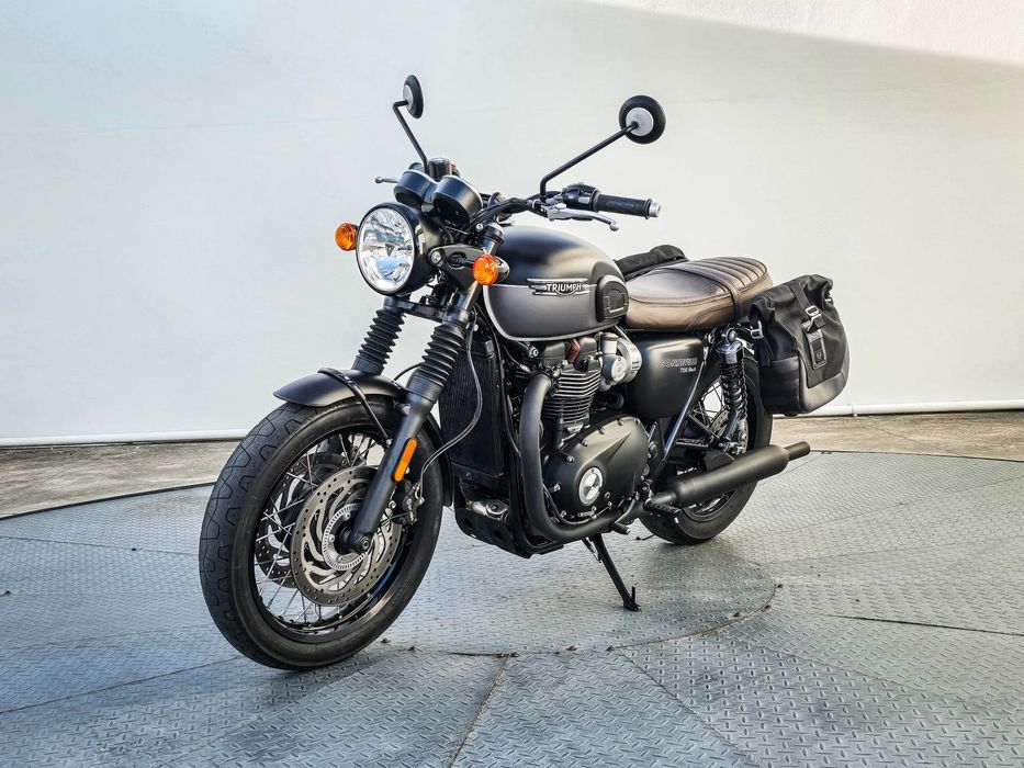 Triumph Bonneville T120 Black
