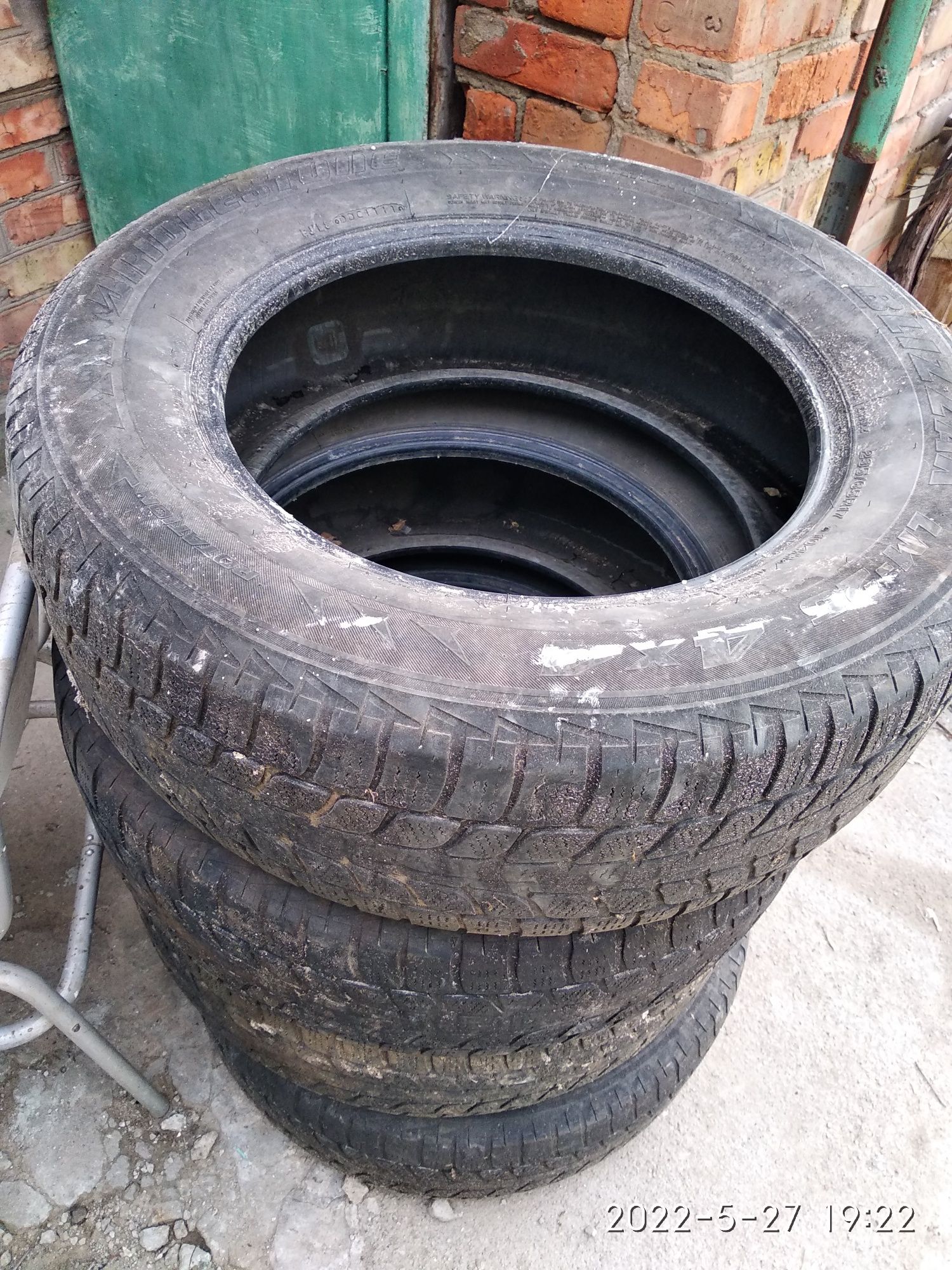 Покрышки резина Bridgestone Blizzak 235/65 R17