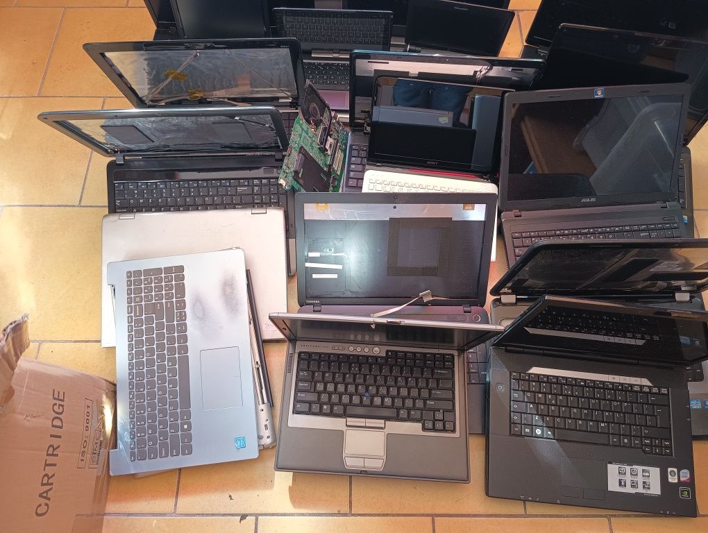 Laptopy złom komputerowy