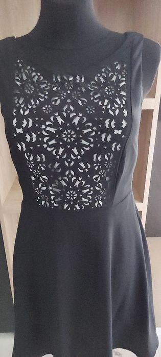 Orsay Czarna rozkloszowana sukienka Rozm.36