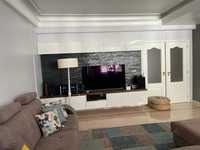 Módulos multimedia e arrumação para sala de estar